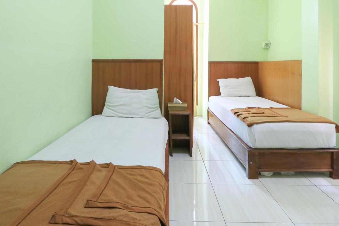 Hotel Prisma Sidoarjo Exterior photo